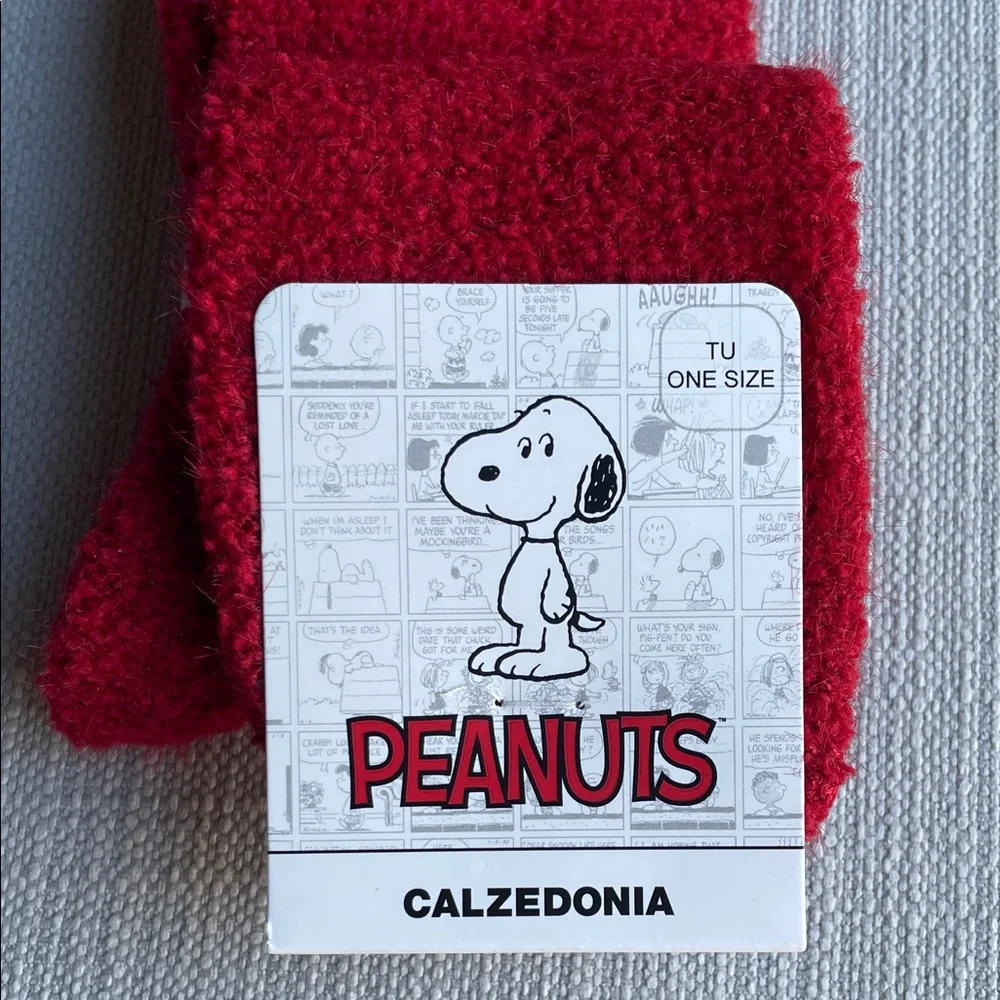 Calzedonia peanuts snoopy limited edition Red Fuzzy holiday Socks - one size